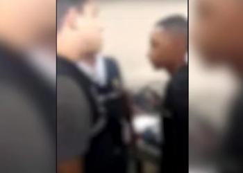 A discussão aconteceu no dia em que os alunos faziam uma manifestação. Foto: Reprodução