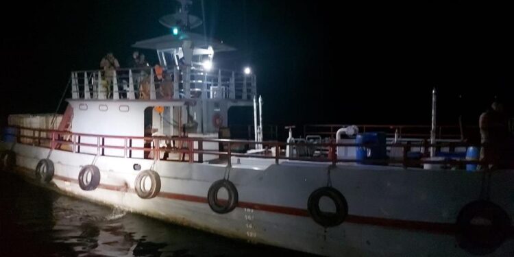 Os assaltantes dispararam tiros contra a tripulação do transportador. Foto: Divulgação