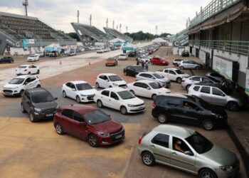 O local foi mobilizado para atender nas modalidades drive-thru e para pedestres, em março de 2020. Foto: Roberto Carlos/Secom