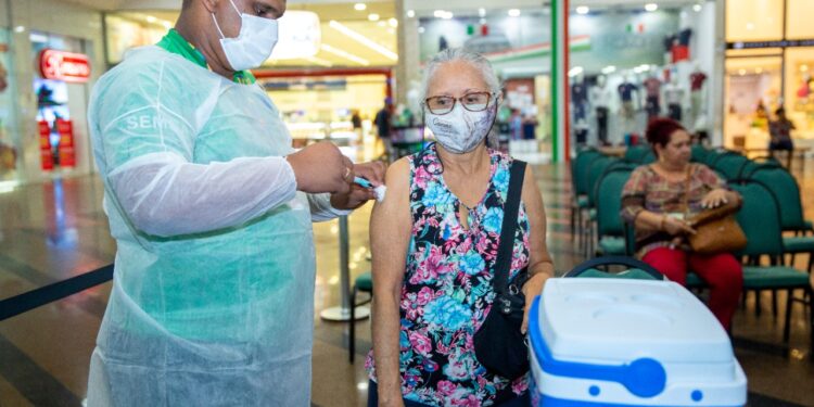 A Semsa vai vai disponibilizar o imunizante em 171 salas de vacina. Foto: Camila Batista / Semsa