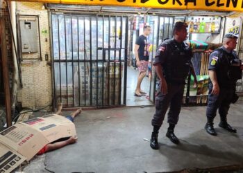 Homens chegaram em um carro e começaram a atirar. Foto: Divulgação