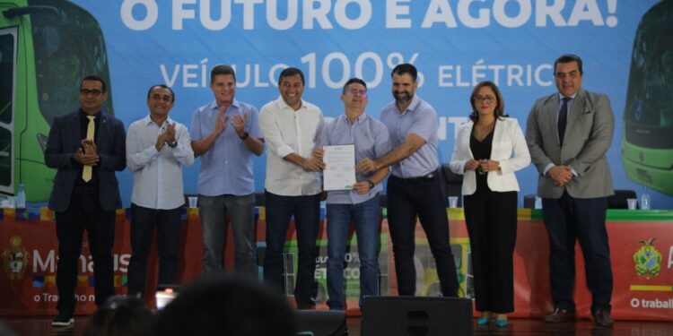 Por conta da tecnologia, os veículos não emitem poluentes atmosféricos. Foto: Tácio Melo - Secom