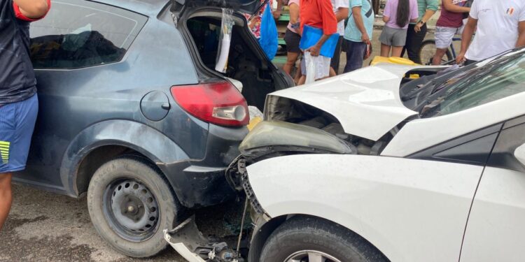 O acidente aconteceu na tarde desta sexta-feira (13) e fez três vítimas. Foto: Reprodução