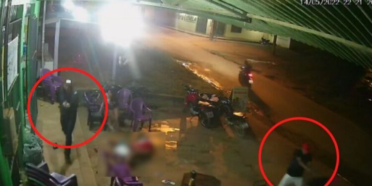 Câmeras de segurança flagraram o ataque. Foto: Reprodução