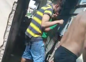 O homem foi espancado até a chegada da polícia. Foto: Reprodução