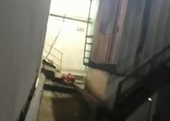 O homem correu e teve que pular no igarapé. Foto: Reprodução