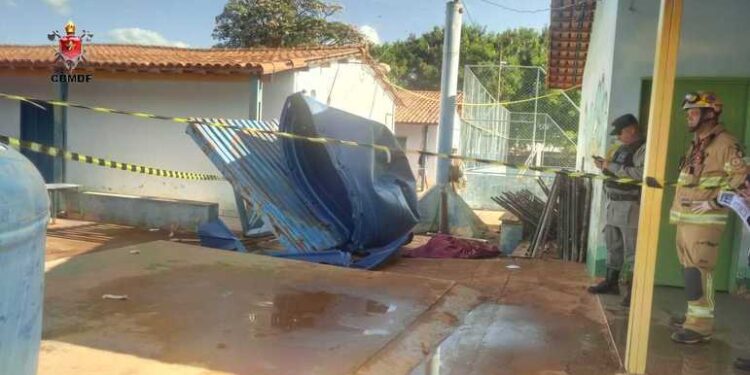Caixa d’água desaba, atinge e mata funcionária de escola