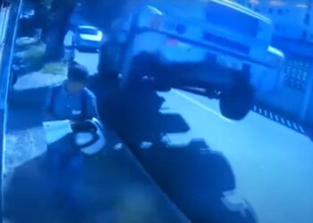 O caminhão quase foi para cima do homem. Foto: Reprodução