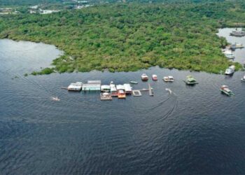 O aumento do número de flutuantes na região foi alvo da Ação Civil Pública do MP-AM em 11 de setembro de 2001. Foto: Reprodução/Internet