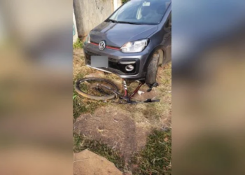 O carro foi jogado em cima do ladrão. Foto: Reprodução