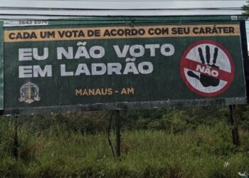 O outdoor está instalado no bairro da Ponta Negra, Zona Oeste. Foto: Reprodução