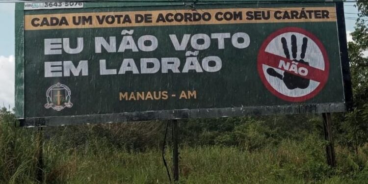 O outdoor está instalado no bairro da Ponta Negra, Zona Oeste. Foto: Reprodução
