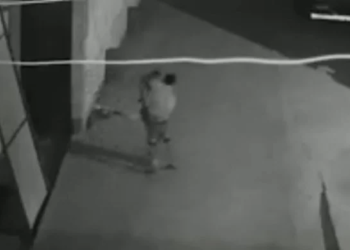 Câmeras de segurança do trabalho flagraram o crime. Foto: Reprodução