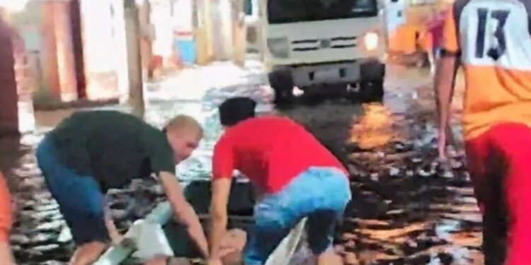 O rapaz foi levado para o hospital de canoa. Foto: Divulgação