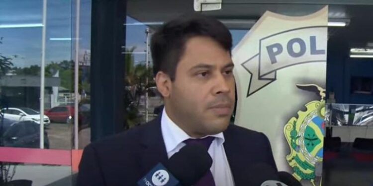 O advogado Cândido Honório acompanhou a filha da vítima até a DEHS. Foto: Reprodução