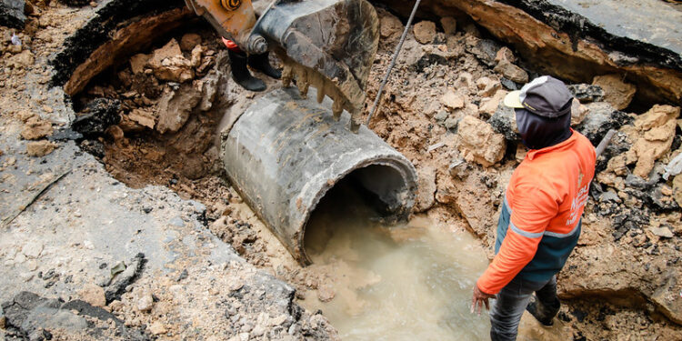 Vários serviços estão sendo realizados na Zona Leste. Foto: Márcio Melo/Seminf