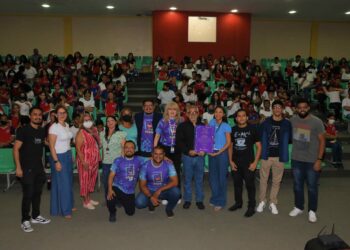 Palestra foi realizada no Centro Educacional de Tempo Integral (Ceti) Gilberto Mestrinho de Medeiros Raposo. Foto: Eduardo Cavalcante / Seduc