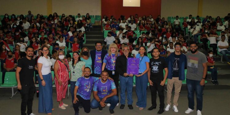 Palestra foi realizada no Centro Educacional de Tempo Integral (Ceti) Gilberto Mestrinho de Medeiros Raposo. Foto: Eduardo Cavalcante / Seduc