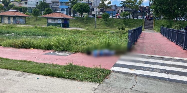 O homem levou tiros enquanto caminhava. Foto: Reprodução