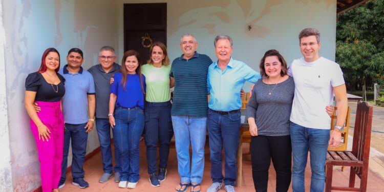 Arthur Neto iniciou sua agenda com a visita à vila Balbina, onde está instalada a maior hidrelétrica do Estado. Foto: Karla Vieira / Assessoria AVN