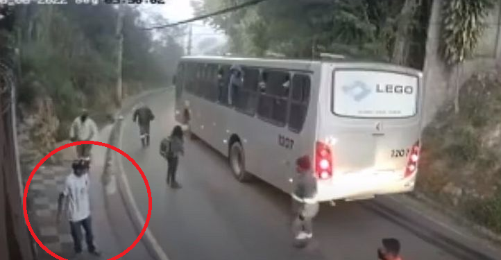 O assaltante foi visto pelos passageiros do ônibus. Foto: Reprodução