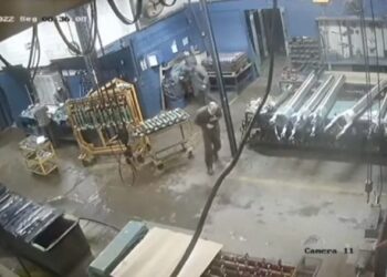 O homem levou dois golpes no peito. Foto: Reprodução