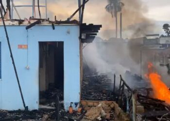 Casas e quitinetes ficaram completamente destruídas. Foto: Reprodução