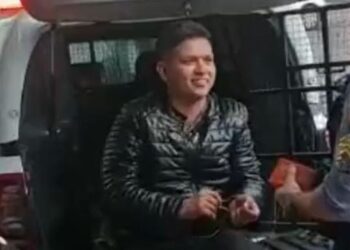 O homem chegou rindo na delegacia, no domingo (19). Foto: Reprodução