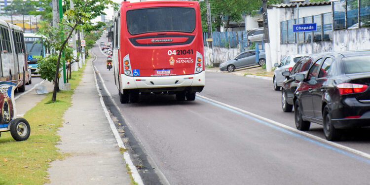 O objetivo do corredor exclusivo é priorizar os mais de 200 mil usuários de ônibus que circulam na faixa exclusiva diariamente. Foto: Valdo Leão / Semcom