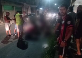 O homem ficou gemendo de dor enquanto aguardava o Samu. Foto: Reprodução