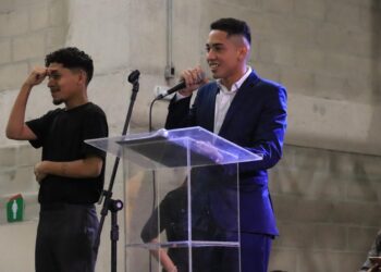 Henrique Breno, à direita, ia lançar livro. Foto: Divulgação