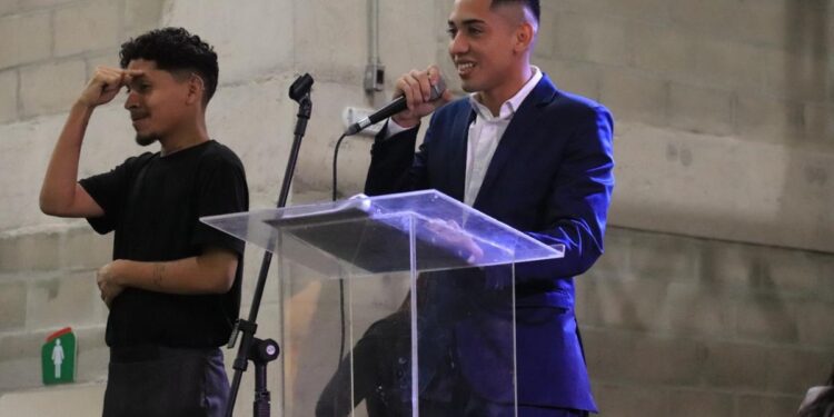 Henrique Breno, à direita, ia lançar livro. Foto: Divulgação