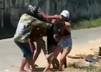 A confusão foi grande e mais pessoas precisaram separar as duas. Foto: Reprodução