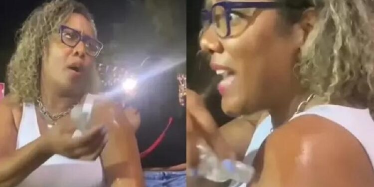 A mulher teve que passar álcool em gel no ombro para tirar o 'futum'. Foto: Reprodução