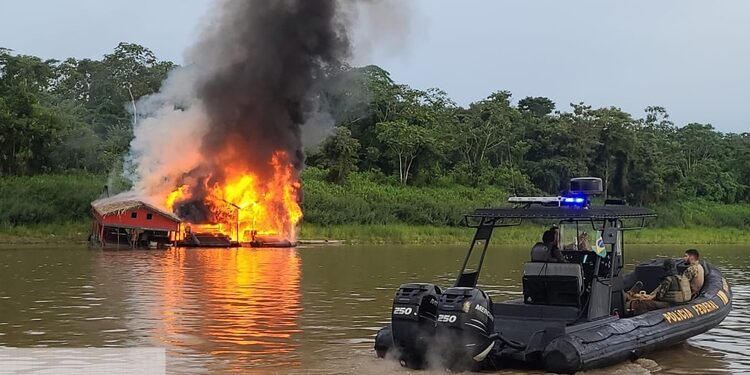 A destruição das balsas ocorreu na manhã desta quarta-feira (20). Foto: Divulgação