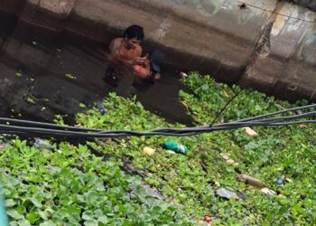 O casal não identificado foi pego em momento de intimidade. Foto: Reprodução