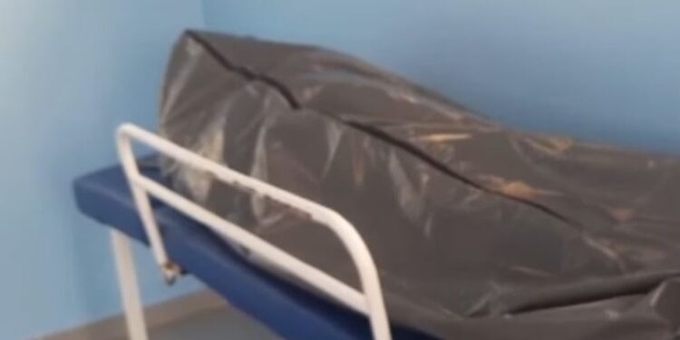 O rapaz foi deixado na frente do hospital do município, mas não resistiu. Foto: Reprodução