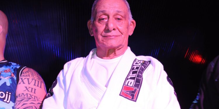 Osvaldo Alves foi o instrutor de Jiu-Jitsu mais antigo do mundo. Foto: Reprodução/Facebook