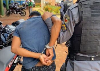 O homem foi preso assim que a muher chamou a polícia. Foto: Reprodução