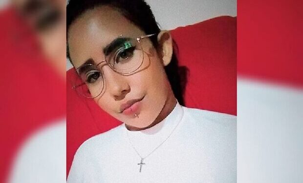 A joia foi colocada no lábio da jovem e infeccionou. Foto: Reprodução