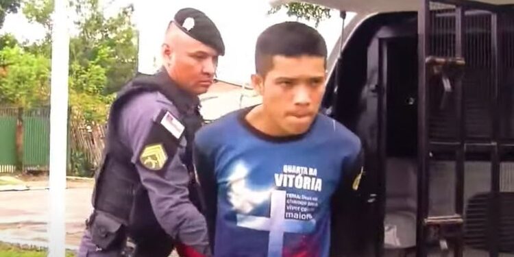 O homem foi capturado e reconduzido ao fórum da cidade. Foto: Reprodução