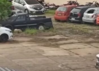 Os veículos eram retirados pelo 'clientes' ainda no fórum. Foto: Reprodução