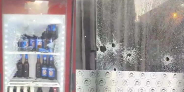 O policial teria se aborrecido por não poder fumar dentro do estabelecimento. Foto: Reprodução