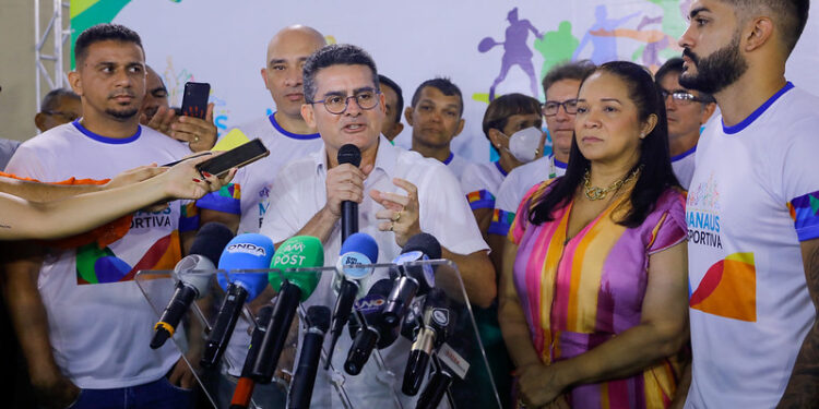 O prefeito de Manaus, David Almeida, deu início nesta segunda-feira ao programa “Manaus Esportiva”, que será coordenado pela Fundação Manaus Esporte. Foto: Dhyeizo Lemos/Semcom