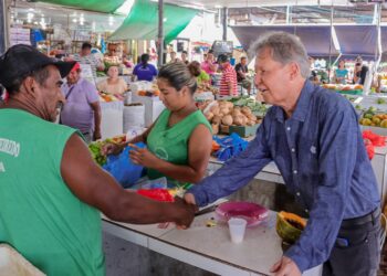 Arthur Neto esteve no último final de semana visitando a feira e a recepção foi muito alegre. Foto: Karla Vieira / Assessoria AVN