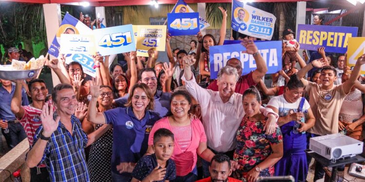 O candidato ao Senado esteve em Cacau Pirêra. Foto: Karla Vieira / Assessoria AVN