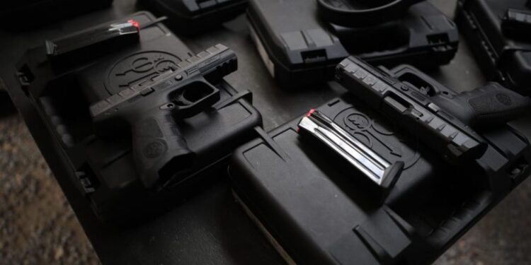 As pistolas 9 milímetros, da marca Beretta, vêm substituindo as armas PT40. Foto: Divulgação