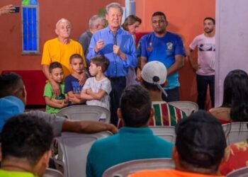Arthur foi recebido com muito carinho no bairro onde ajudou a fundar. Foto: Osvaldo Freitas / Assessoria PSDB-AM
