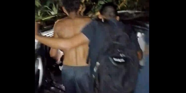 As pessoas que passavam tentaram ajudar as vítimas, mas elas morreram na hora. Foto: Reprodução