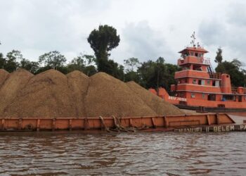 A menina foi resgatada e um homem e o comandante foram presos. Foto: Divulgação/SSP-AM